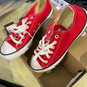 Women’s converse tennis shoes